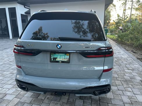 Used 2025 BMW X7 xDrive40i w/ M Sport Package image 5