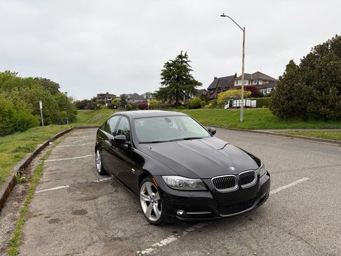 Used 2011 BMW 335i xDrive Sedan AWD/4WD image 4