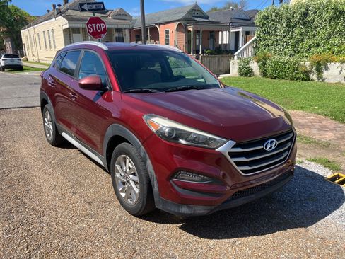 Used 2017 Hyundai Tucson SE image 1