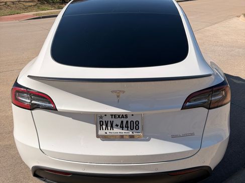 Used 2022 Tesla Model Y Performance image 12