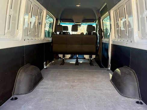 Used 2023 Mercedes-Benz Sprinter 2500 image 4