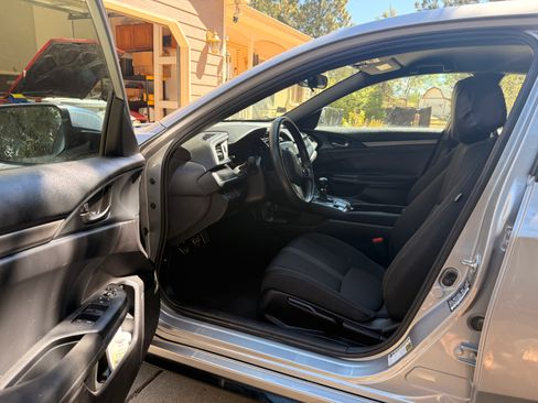 Used 2018 Honda Civic Sport image 6