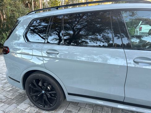 Used 2025 BMW X7 xDrive40i w/ M Sport Package image 8