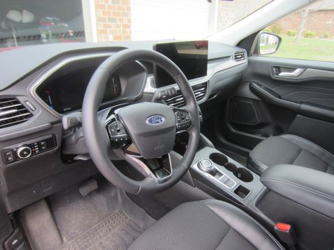 Used 2023 Ford Escape SE w/ Class II Trailer Tow Package image 10