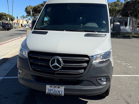 Used 2022 Mercedes-Benz Sprinter 2500 image 2