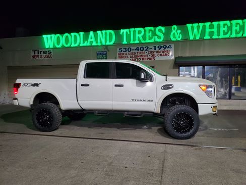 Used 2017 Nissan Titan PRO-4X w/ Pro-4x Convenience Package image 1