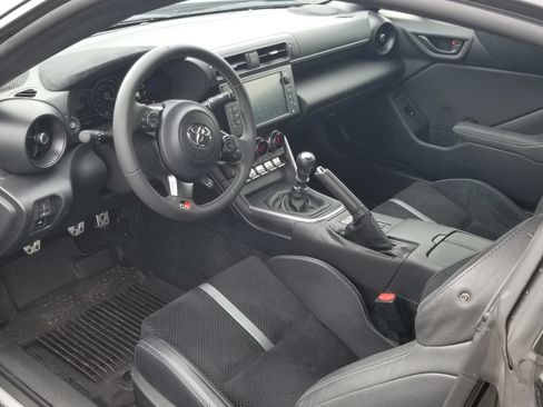 Used 2025 Toyota GR86 Premium w/ Performance Package image 10