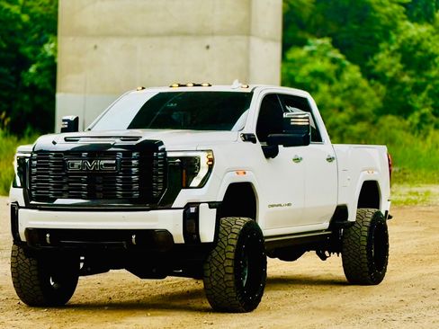 Used 2024 GMC Sierra 3500 Denali Ultimate image 1