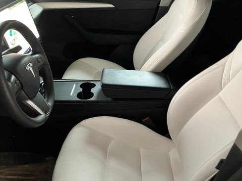 Used 2024 Tesla Model Y Long Range image 15