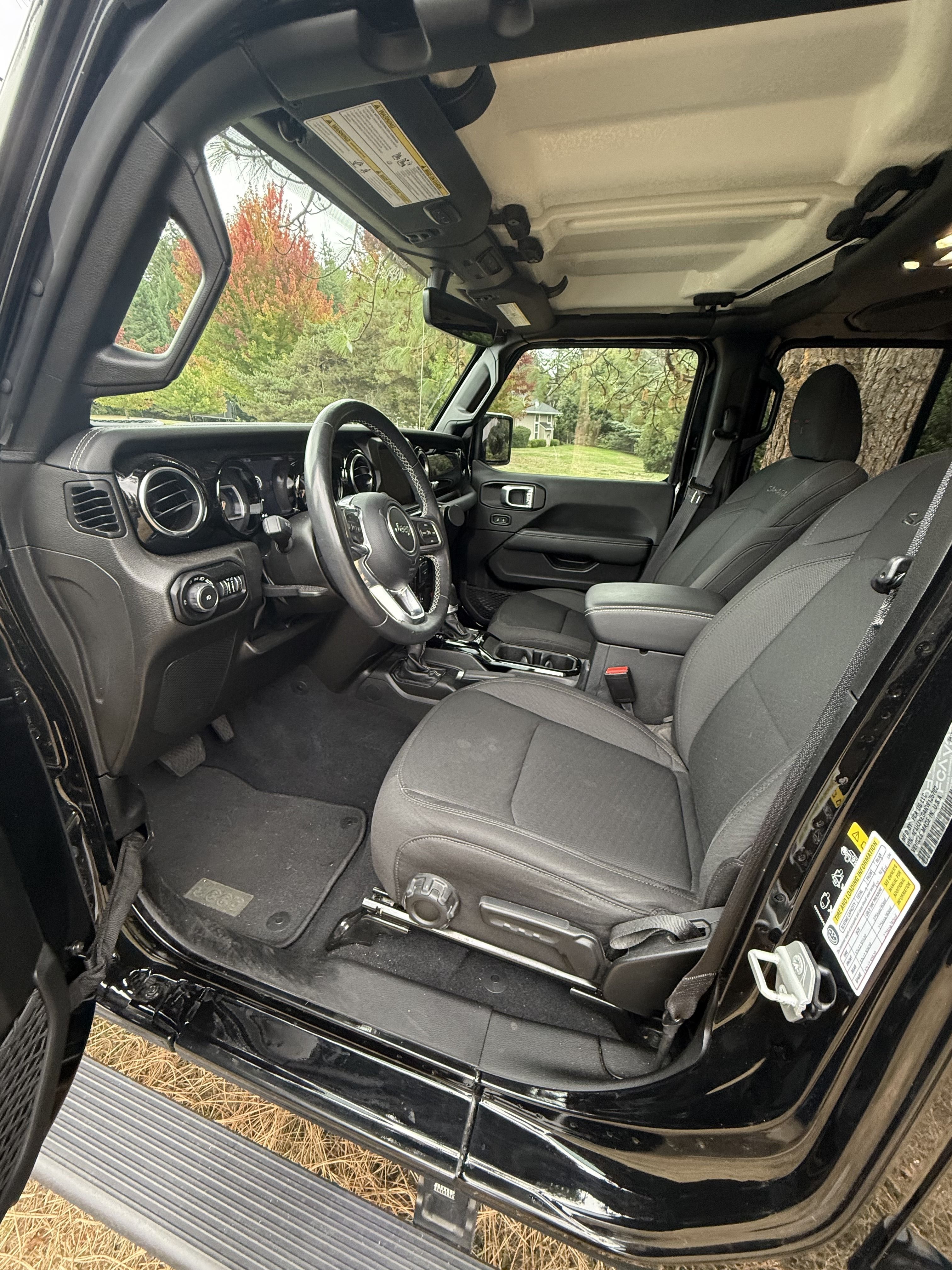 Used 2022 Jeep Wrangler Unlimited Sahara w/ Cold Weather Group AWD/4WD image 19