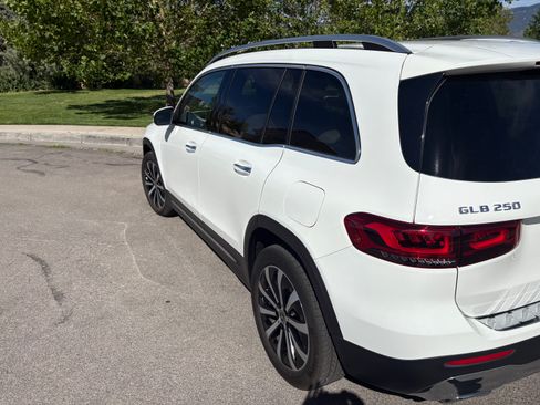 Used 2022 Mercedes-Benz GLB 250 4MATIC image 9