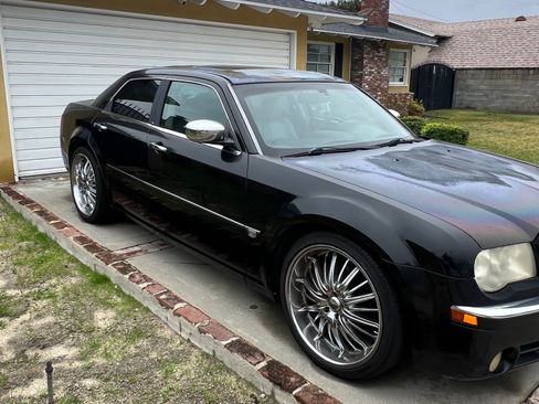 Used 2006 Chrysler 300 C w/ Protection Group II image 4