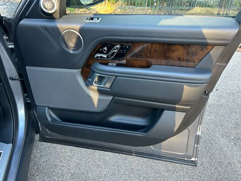 Used 2021 Land Rover Range Rover P525 Westminster Edition image 11