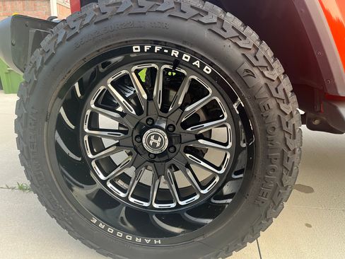 Used 2020 Jeep Wrangler Unlimited Sahara image 9