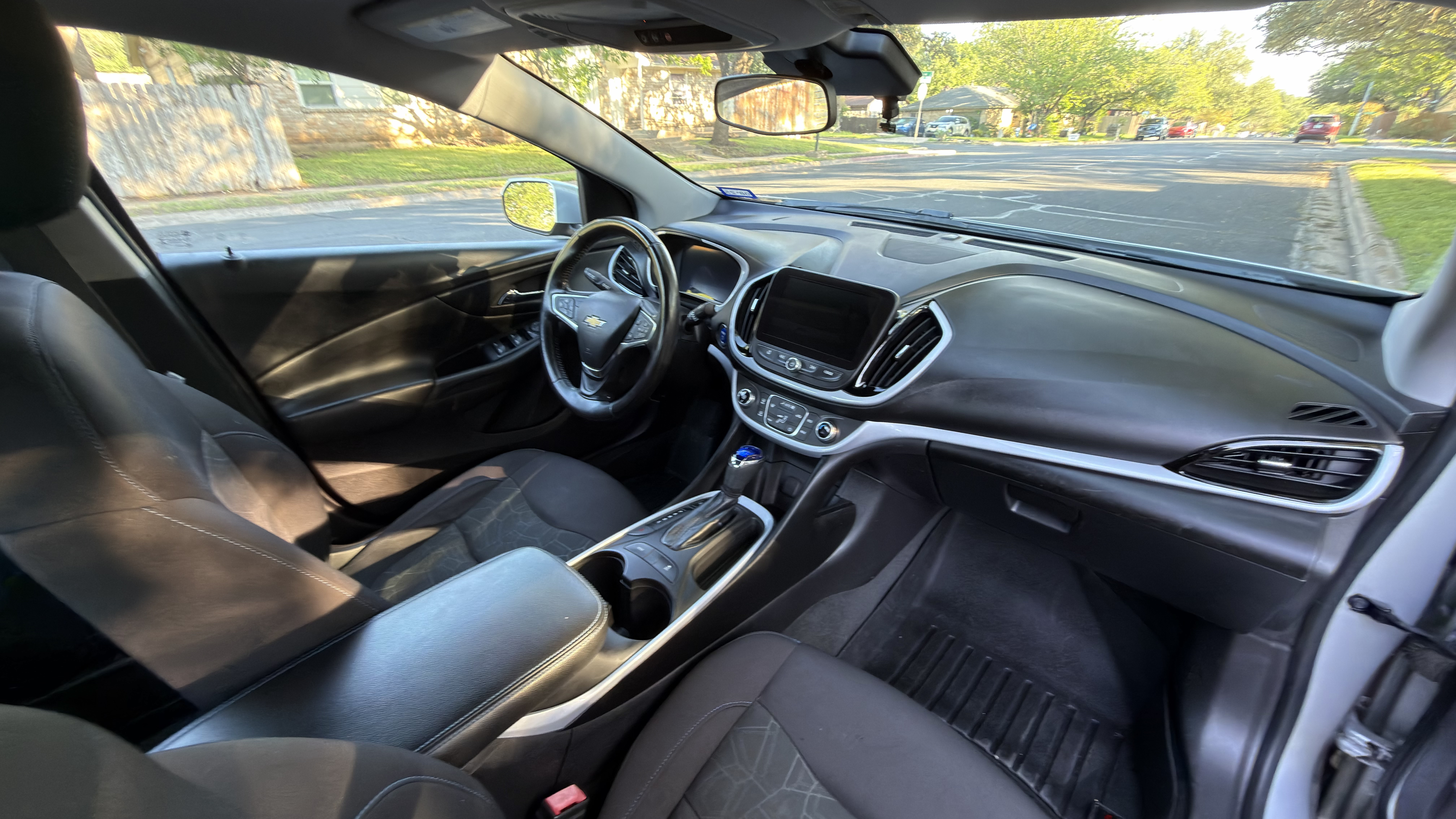 Used 2017 Chevrolet Volt LT FWD image 23