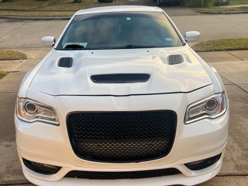 Used 2014 Chrysler 300 image 16