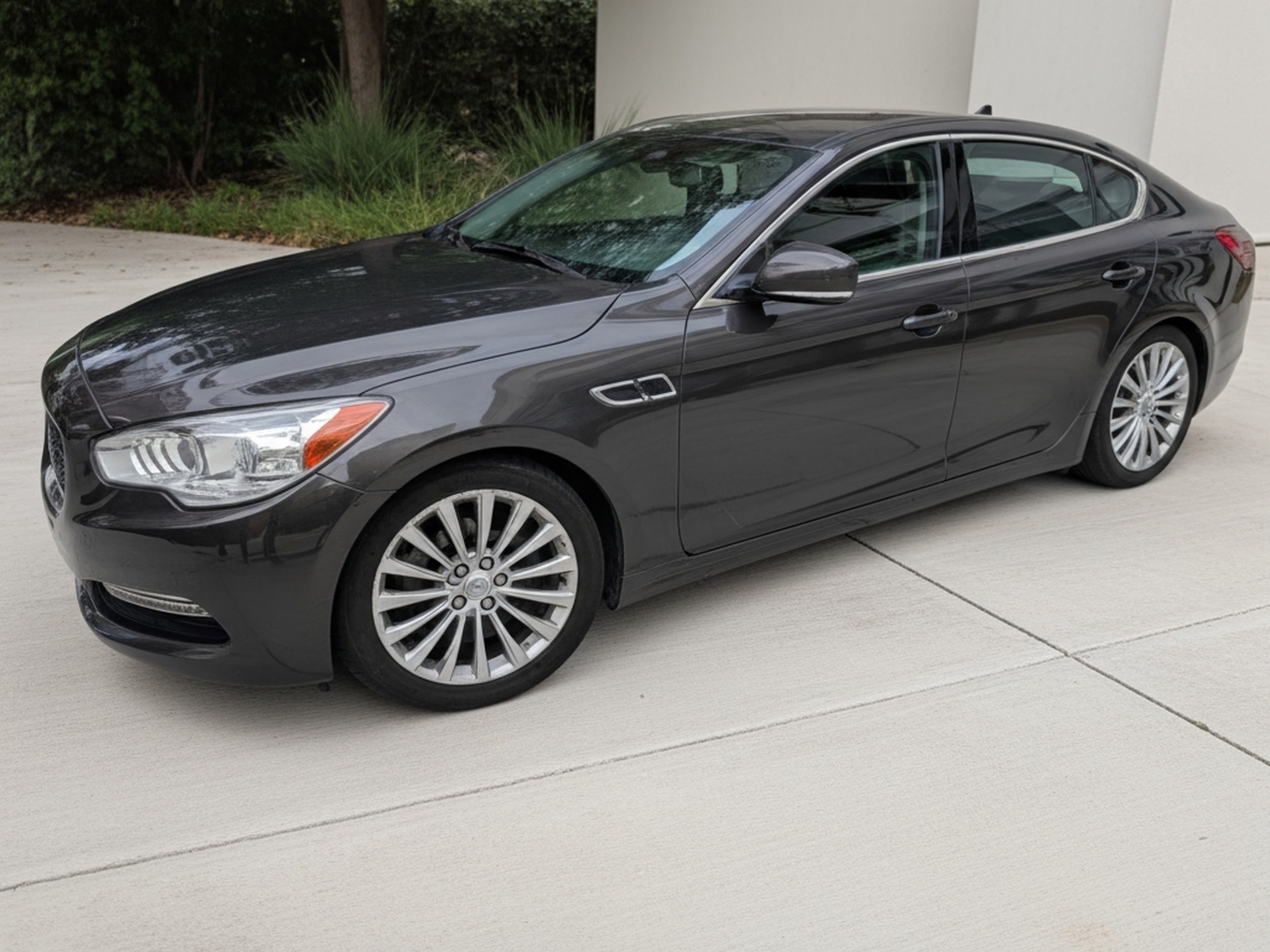 Used 2015 Kia K900 Luxury w/ VIP Package (Discontinued) RWD image 1