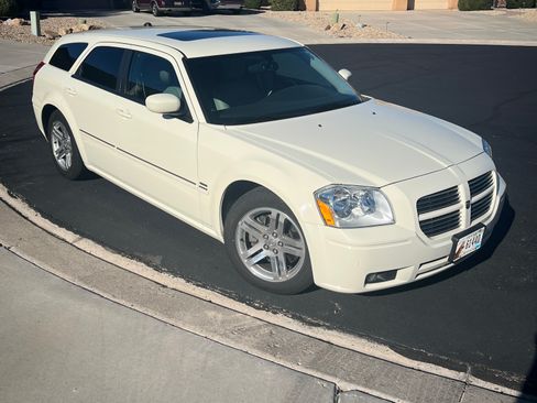 Used 2005 Dodge Magnum R/T w/ Convenience Group II image 2