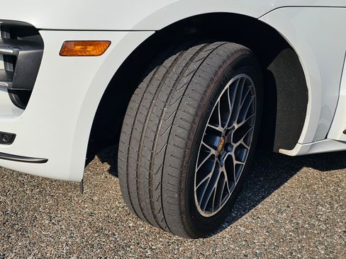 Used 2016 Porsche Macan Turbo image 27