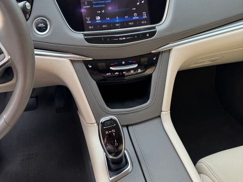 Used 2017 Cadillac XT5 Luxury w/ Driver Awareness Package image 11