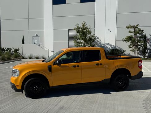 Used 2022 Ford Maverick XLT image 11