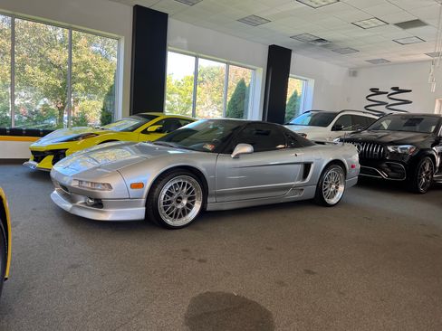 Used 1993 Acura NSX RWD image 2