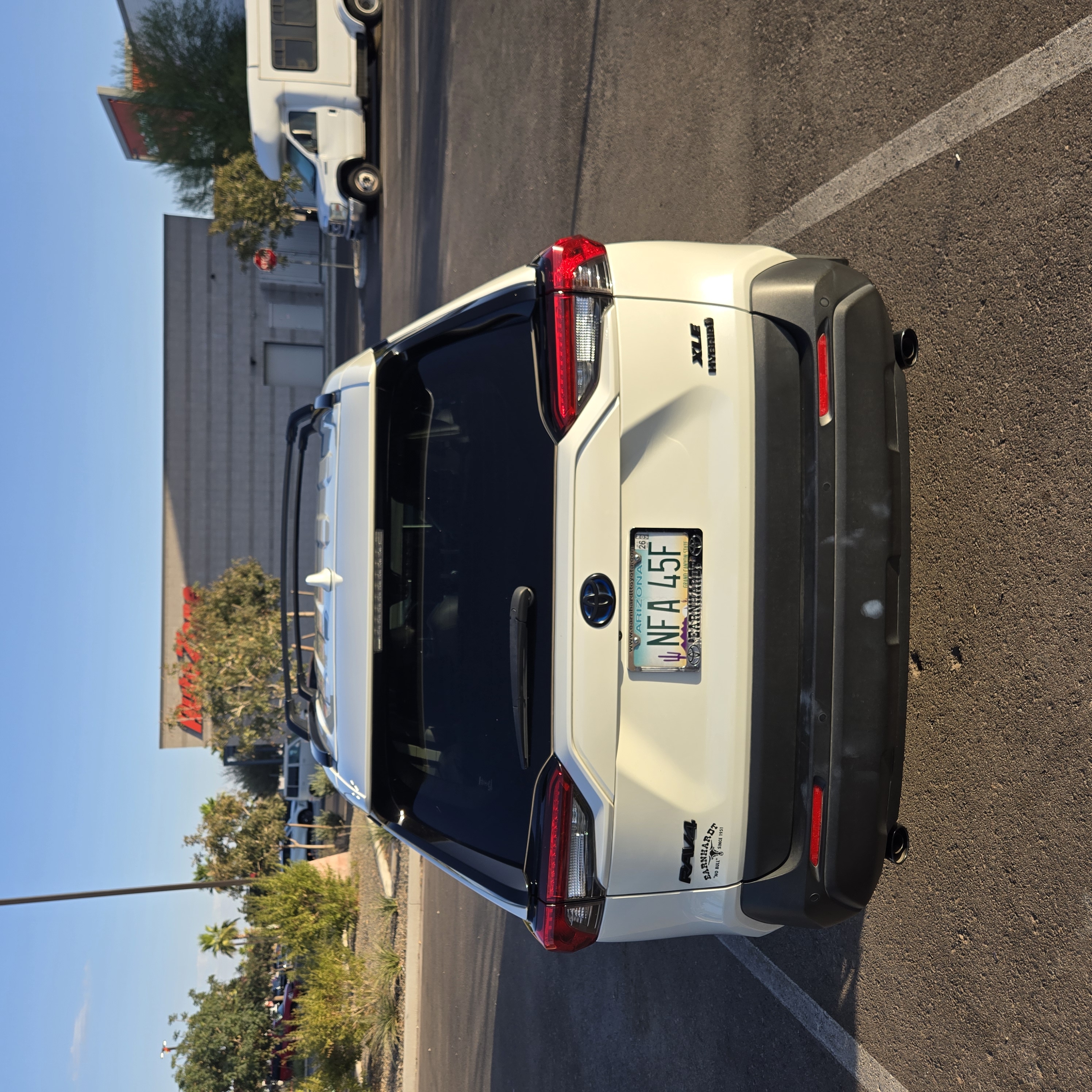 Used 2021 Toyota RAV4 XLE Premium AWD/4WD image 8