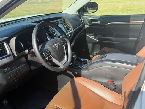 Used 2018 Toyota Highlander Limited image 10