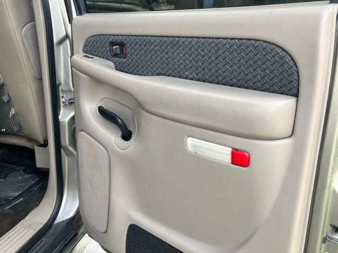 Used 2002 Chevrolet Avalanche 2WD image 11