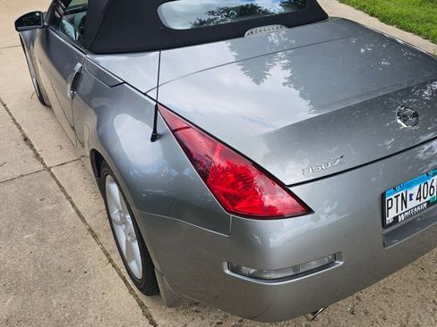 Used 2005 Nissan 350Z Touring RWD image 4
