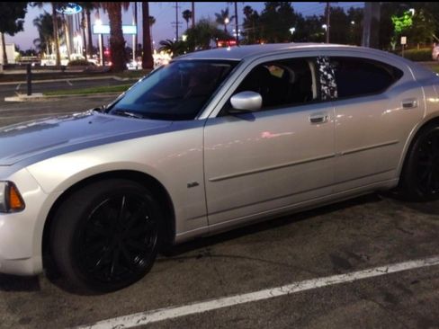 Used 2010 Dodge Charger SXT image 4