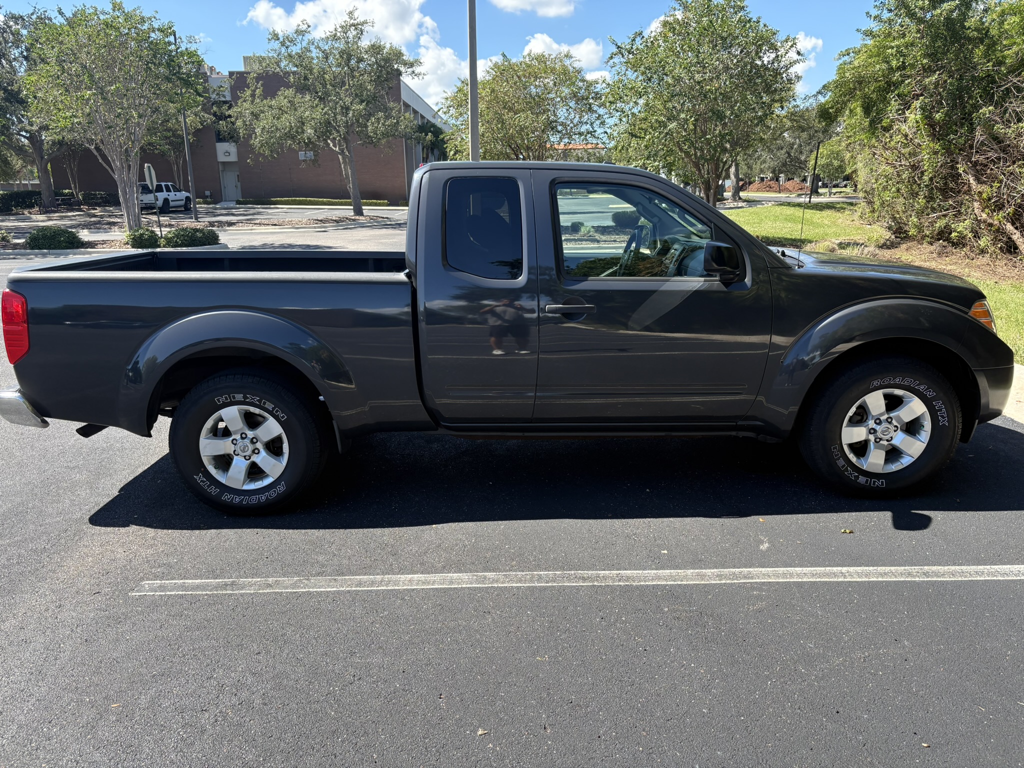 Used 2013 Nissan Frontier SV RWD image 6