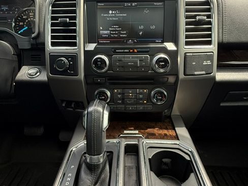 Used 2015 Ford F150 Platinum w/ Equipment Group 701A Luxury RWD image 16