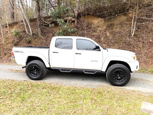 Used 2015 Toyota Tacoma TRD Pro image 6