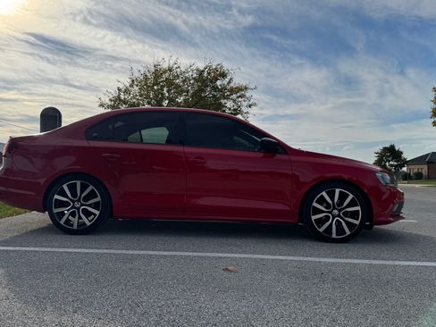 Used 2016 Volkswagen Jetta Sport image 5