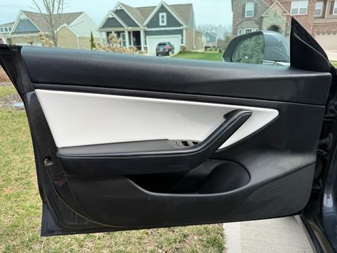 Used 2018 Tesla Model 3 Long Range image 16