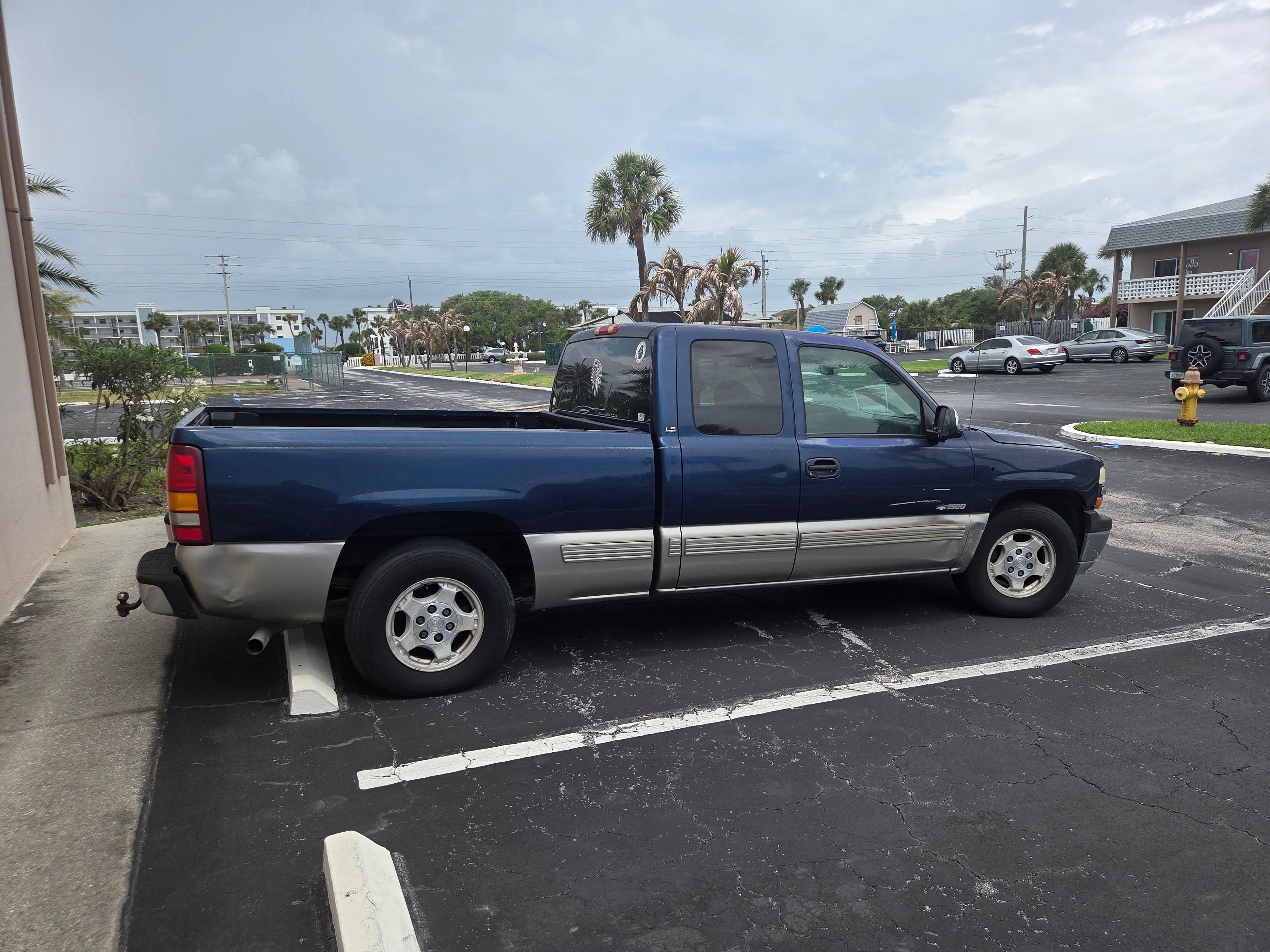Used 1999 Chevrolet Silverado 1500 LS w/ Firm Ride Suspension Pkg RWD image 2