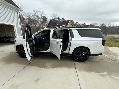 Used 2023 GMC Yukon XL Denali w/ Denali Reserve Package image 12