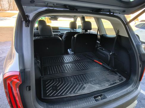 Used 2020 Kia Telluride EX w/ EX Premium Package image 12