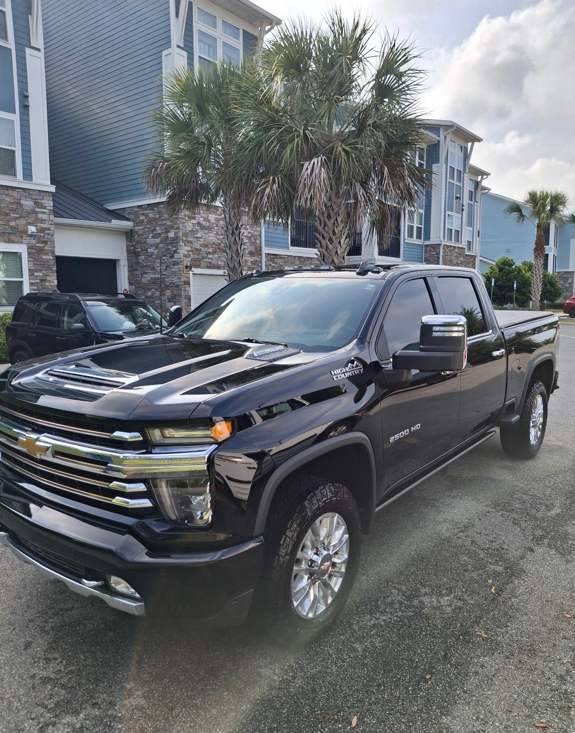 Used 2023 Chevrolet Silverado 2500 High Country w/ Z71 Off-Road Package AWD/4WD image 1
