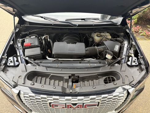 Used 2021 GMC Yukon Denali w/ Denali Premium Package image 10