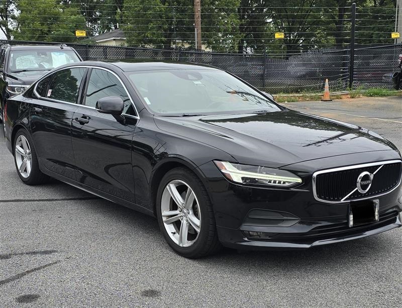 Used 2019 Volvo S90 T5 Momentum FWD image 1