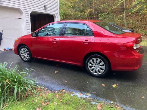 Used 2013 Toyota Corolla LE Special Edition image 5