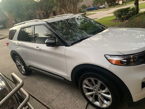 Used 2021 Ford Explorer Platinum w/ Equipment Group 601A image 4