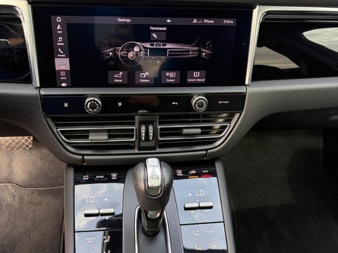 Used 2023 Porsche Macan Turbo image 8