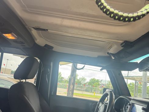 Used 2015 Jeep Wrangler Unlimited Sport w/ Quick Order Package 24S AWD/4WD image 17