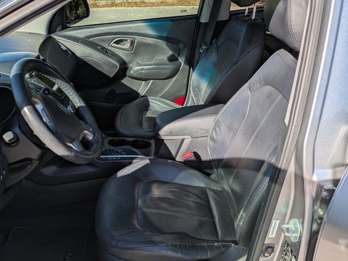 Used 2011 Hyundai Tucson Limited w/ Premium Pkg 3 image 14