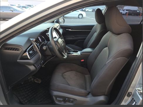 Used 2020 Toyota Camry LE image 14