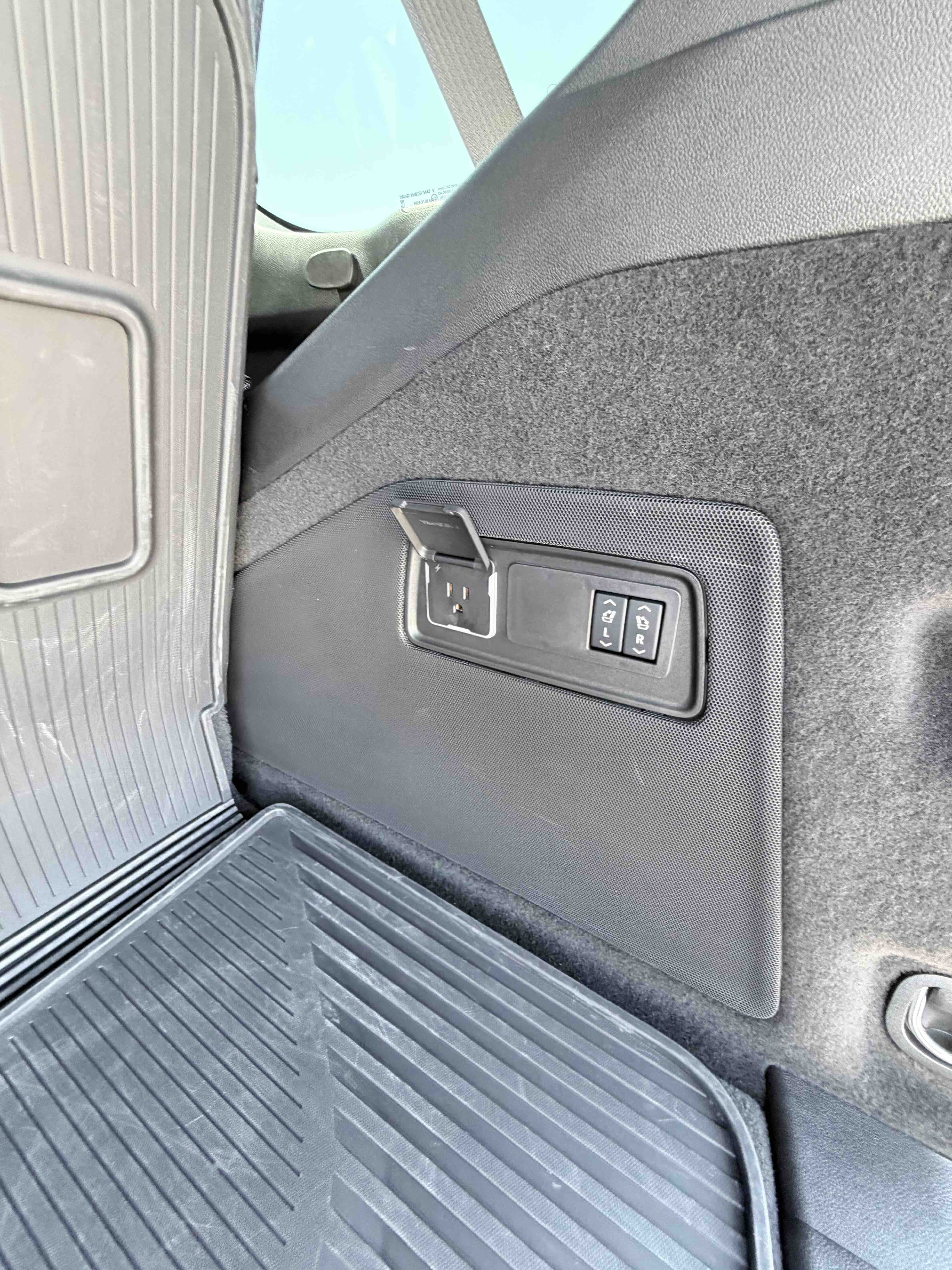 Used 2025 Cadillac Escalade Sport Platinum AWD/4WD image 25
