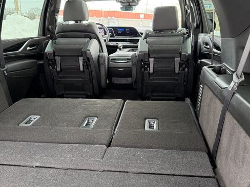 Used 2023 Cadillac Escalade ESV Sport image 13